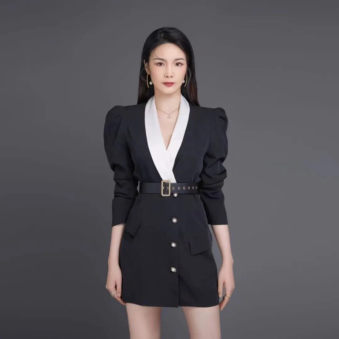 服装模特专业教师何曼丽