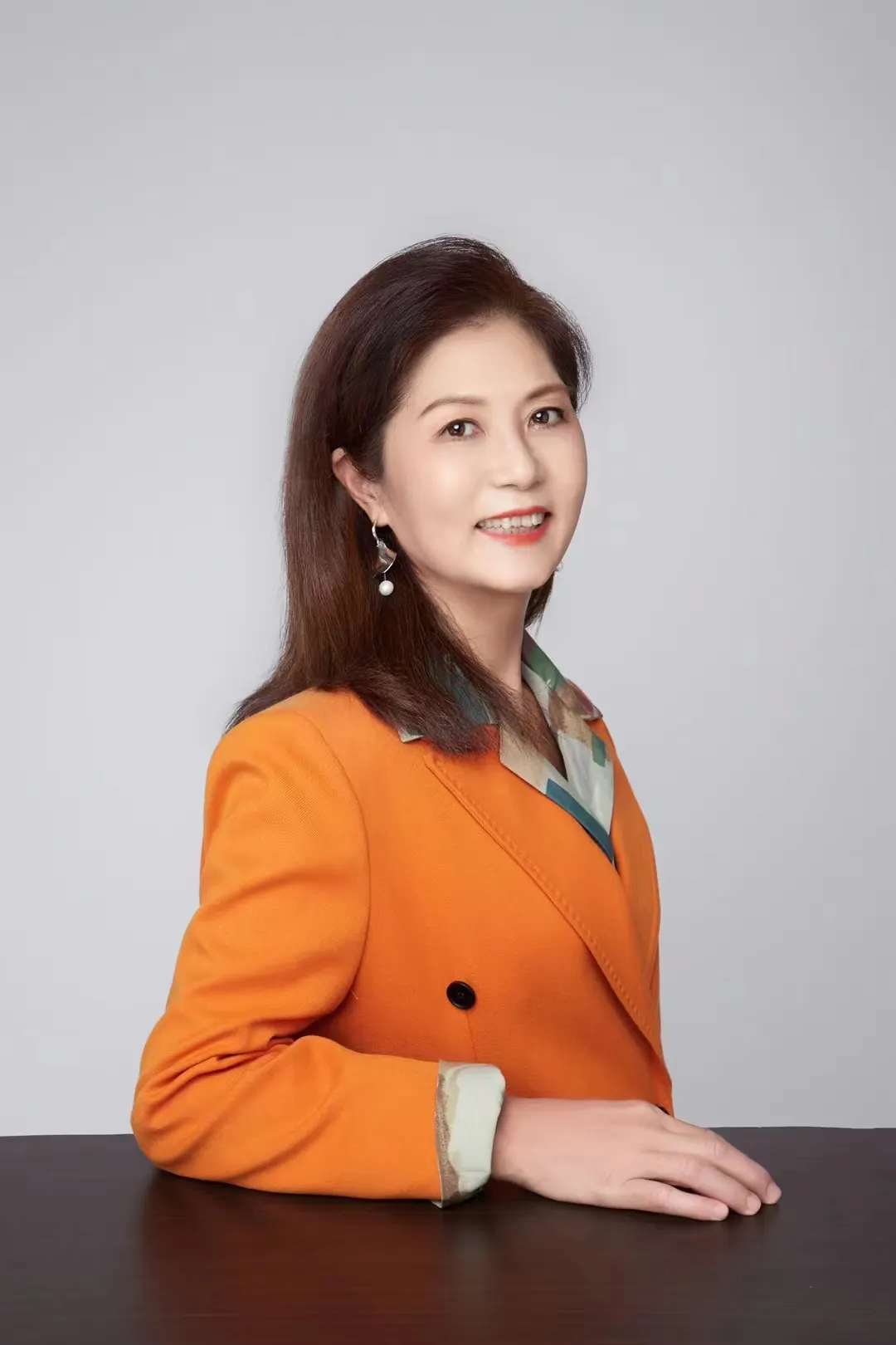 播音主持专业教师李凌