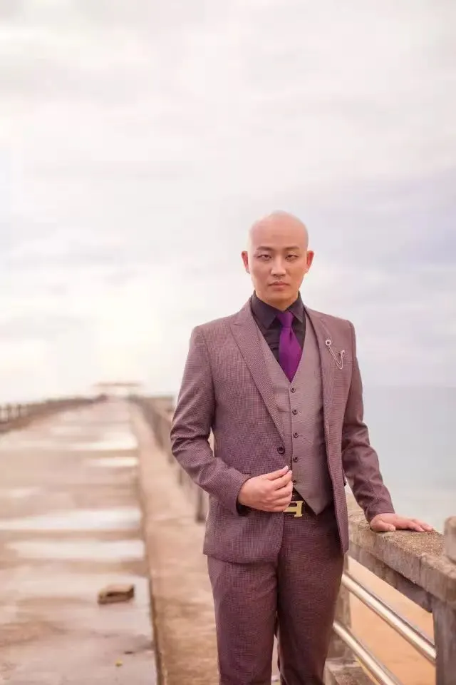 播音主持专业教师邹捷